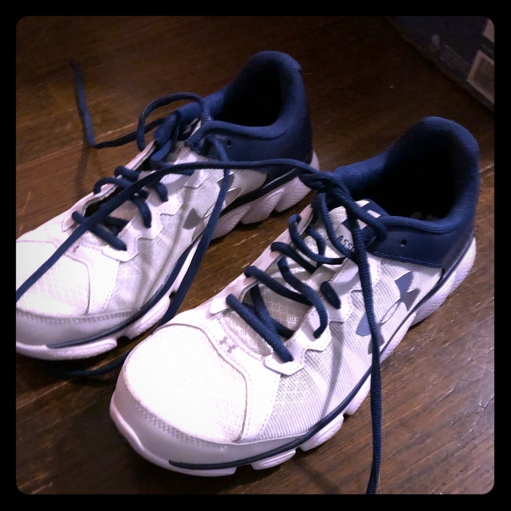 Under Armour sneakers men’s 10